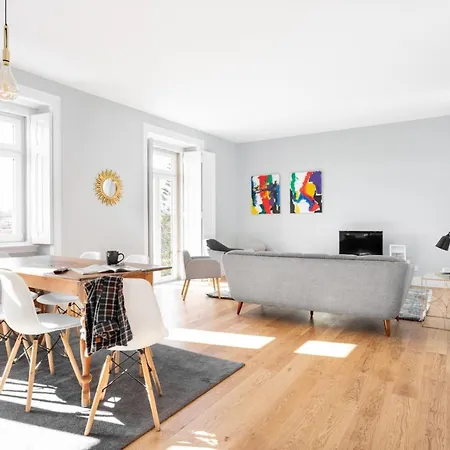 Joivy Marvelous 3-bed With Astonishing View And Terrace, Nearby St George Castle Appartement Lisboa