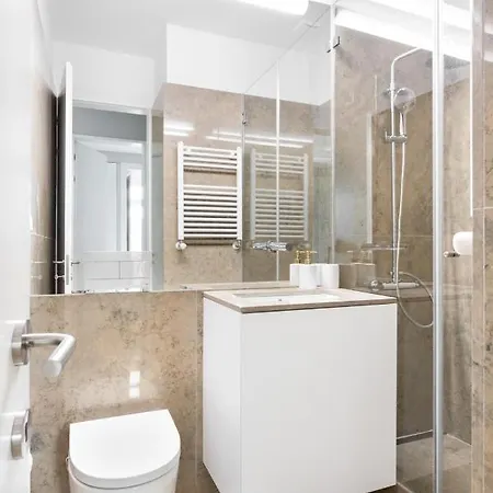 Joivy Marvelous 3-bed With Astonishing View And Terrace, Nearby St George Castle Appartement *