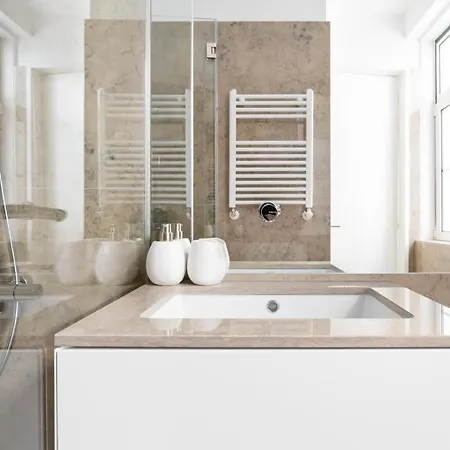 Joivy Marvelous 3-bed With Astonishing View And Terrace, Nearby St George Castle Appartement Lisboa