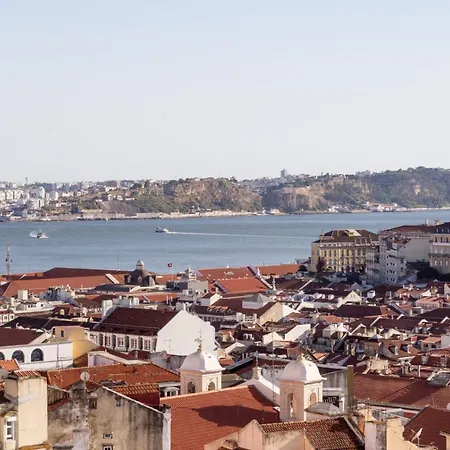 Joivy Marvelous 3-bed With Astonishing View And Terrace, Nearby St George Castle Apartman