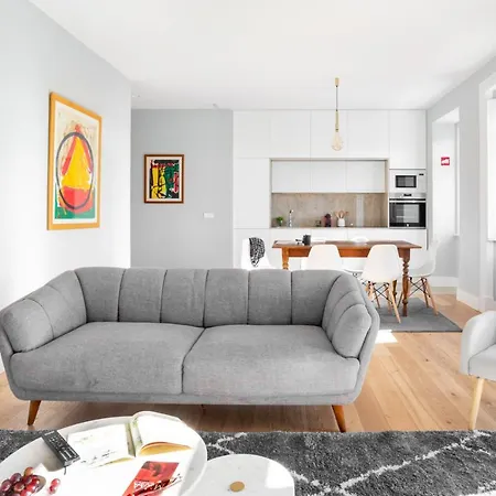 Апартаменты Joivy Marvelous 3-bed With Astonishing View And Terrace, Nearby St George Castle